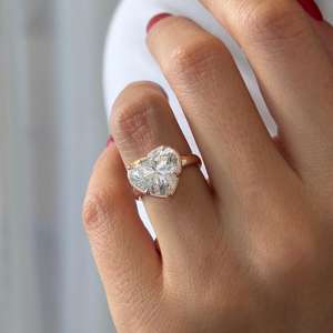 Impresionante Anillo de Compromiso con Diamante Cultivado en Laboratorio en Forma de Corazón de 5 Quilates, Engaste de Puntas, Oro de 14k, Diamante en Forma de Corazón, Certificado IGI - Product Image 2