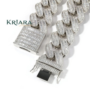 Collar llamativo de plata S925 con baño de rodio y moissanita, corte baguette, engaste de canal, cadena de eslabones, lujo para uso diario - Product Image 1
