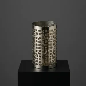 Linterna cilíndrica de metal con recortes geométricos, resistente al calor, decoración para el hogar - Product Image 3