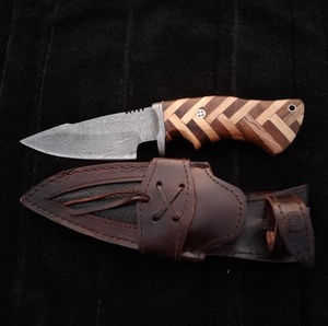 Couteau de chasse et de dépecage d'extérieur, lame en acier Damas à motifs, manche en bois, multifonctionnel, pour bushcraft et camping, couleur OEM, haute qualité - Product Image 2