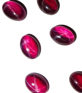 Rubis étoilé transparent ovale 10x14 mm 8 carats, cabochon poli créé en laboratoire avec effet étoile à 6 branches pour la fabrication de bijoux - Product Image 2