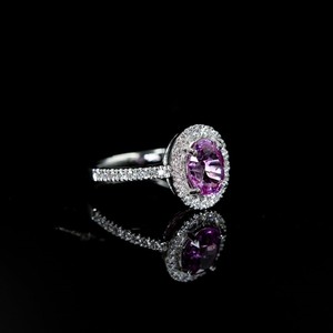 Bague de fiançailles et de mariage ovale en zircon rose tendance avec halo de diamants sertis pavé, en argent 925, pierre précieuse de luxe pour femme - Product Image 3