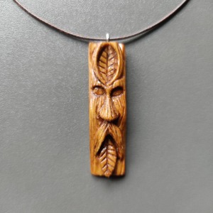Colgante de madera tallado a mano, figura humana abstracta, collar de madera natural, joyería artesanal, escultura artística decorativa - Product Image 6