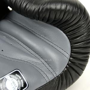 Dernier modèle de gants de boxe Twins personnalisés noirs et gris, 100% cuir de vache véritable, gants de boxe Twins pour l'entraînement MMA et Muay Thai - Product Image 5