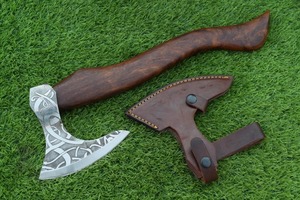Hache Tomahawk de luxe faite à la main avec manche en bois et lame en acier gravée pour la survie et le bricolage - Product Image 3
