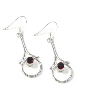 Boucles d'oreilles pendantes en argent sterling 925 avec grenat, design circulaire minimaliste, pierre précieuse rouge, bijoux modernes faits à la main pour femmes - Product Image 1