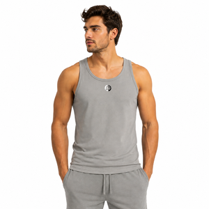 Costuras resistentes que admiten el uso activo, y camiseta sin mangas para hombre con ajuste seguro para uso en fines de semana y paseos de verano, uso diario. - Product Image 1