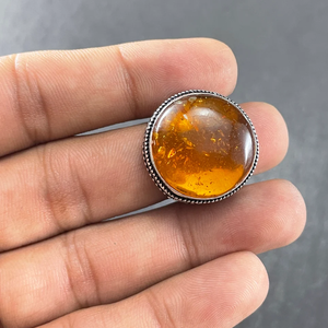 Bague de Fiançailles Classique Faite à la Main en Argent Sterling 925 avec Pierre Précieuse en Ambre Baltique Naturel Taillée Ovale et Sertie en Lunette pour Anniversaire de Mariage - Product Image 4