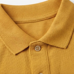 เสื้อโปโลผู้ชายสีเหลืองมัสตาร์ด แขนสั้น ผ้าฝ้ายปิเก้ สวมใส่สบาย ระบายอากาศได้ดี ทรงปกติ ดีไซน์ถักแบบเรียบ - Product Image 4