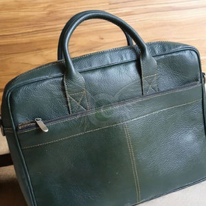 Sac à ordinateur portable décontracté et durable pour hommes et femmes, avec options de design personnalisé, en cuir véritable, à porter à l'épaule, couleurs et tailles personnalisables - Product Image 3