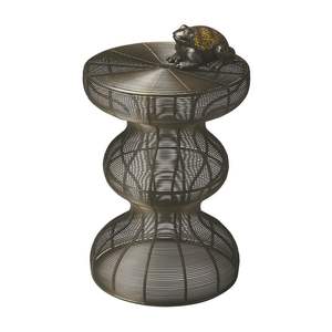 Table d'appoint en métal élégante, idéale pour les maisons urbaines, alliant fonctionnalité et beauté esthétique - Product Image 4