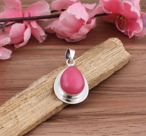 Pendentif en jade rose naturel, argent sterling 925 plaqué platine, collier avec breloques vintage, bijoux fins faits à la main, unisexe, vente en gros - Product Image 1