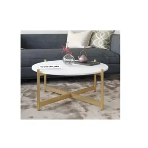Table basse ronde cerise en bois et fer forgé avec pieds en métal doré et blanc