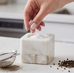 Bol à sel et à sucre en marbre de qualité supérieure, base cubique minimaliste, forme carrée, outil durable pour herbes et épices, pour une table élégante - Product Image 4
