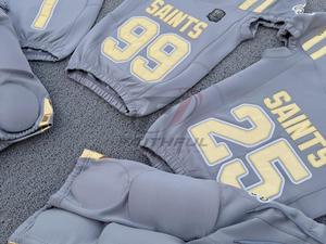 Ensemble de maillots de football américain Saints gris et or, sublimé, manches courtes, nom d'équipe personnalisé, fusion sans couture, évacuation de l'humidité, 100% - Product Image 4