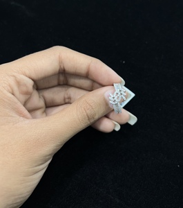 Bague de fiançailles vintage pour femme Tishya Diamond, plaquée argent, avec diamant synthétique de laboratoire taille brillant, couleur D, blanc - Product Image 2