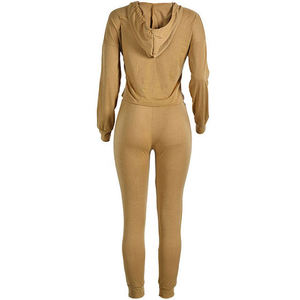 Conjunto deportivo de dos piezas para mujer con logotipo personalizado, elegante, de ajuste casual, tela suave, ideal para uso diario y actividades. - Product Image 2