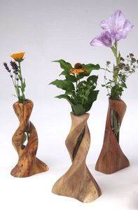 Jarrón de flores de madera ecológico para decoración de mesa de estilo rústico con acabado envejecido y diseño artístico hecho a mano. - Product Image 3