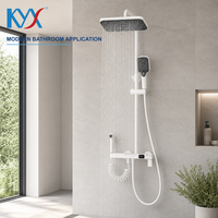 Système de douche thermostatique numérique blanc avec affichage, pommeau de pluie carré, douchette à main et pulvérisateur de bidet pour salle de bain moderne