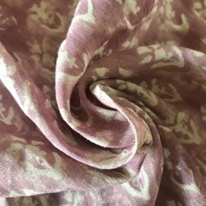 Tela de algodón estampada a mano – Base rosa claro con estampado floral Buti blanco, textil tradicional indio - Product Image 1