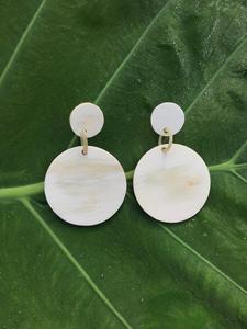 Boucles d'oreilles modernes en forme de cercle, en corne naturelle polie, écologiques, faites à la main, HASAN CRAFT, provenant de l'Uttar Pradesh - Product Image 3