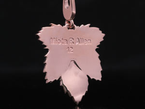 Pendentif Urbain en Alliage Plaqué Or Diamant Givré Premium pour l'Élite - Product Image 2