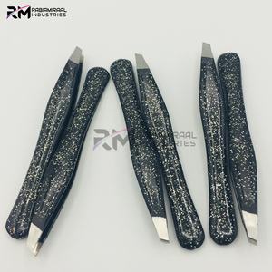 Pinzas para Cejas RMI de Alta Calidad, Color Negro Brillante / Punta Plateada, Juego de Pinzas para Cejas Angulares de Acero Inoxidable - Product Image 6