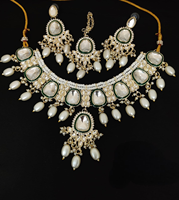 Parure de mariée indienne traditionnelle plaquée or en alliage Kundan, avec collier Maang Tikka vert Meenakari pour fête