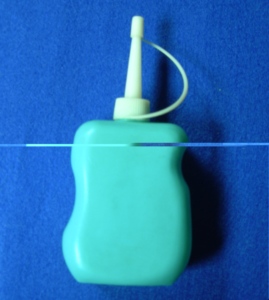 น้ำมันจักรเย็บผ้า DK-489 ขวดพลาสติกสีเขียว ฝาปิดปลายแคบ - Product Image 1