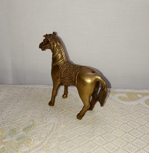 Figurine de cheval en laiton artisanale, statue décorative équestre, sculpture animale traditionnelle en métal, décoration de table pour la maison - Product Image 4