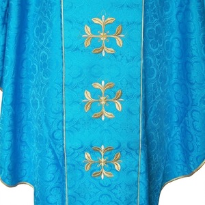 Vêtement liturgique brodé sur mesure pour adulte, robe de cérémonie bleue en polyester mat avec étole et épingle de sûreté, style classique pour la liturgie - Product Image 3