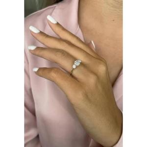 Anillo de Diamantes de Tres Piedras con Corte Redondo en Oro Amarillo Sólido con Engaste Clásico de Garras, Elegante Anillo de Compromiso, Anillo Nupcial Atemporal - Product Image 2