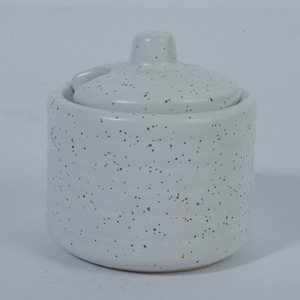 Pot à épices en céramique blanc moucheté Togarashi avec couvercle et emplacement pour cuillère 6x6cm pour la restauration, les hôtels, la vaisselle de table et le service des épices - Product Image 2