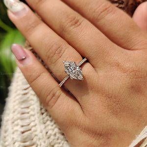 Bague de fiançailles Marquise fascinante avec sertissage sculptural style cathédrale et style diamant intemporel - Product Image 2