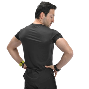 T-shirt de sport pour homme personnalisé noir à séchage rapide, coupe semi-ajustée, en maille extensible polyester élasthanne, pour entraînement en salle de sport, OEM - Product Image 2