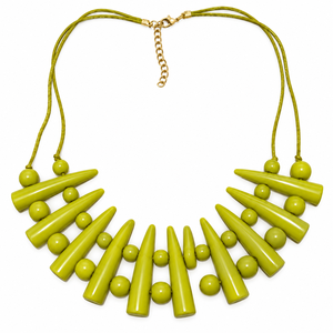 Collar con Colgante de Cuerno Negro con Dijes de Latón en Tono Dorado, Diseño de Luna Creciente y Estrella, Joyería Boho al por Mayor - Product Image 3