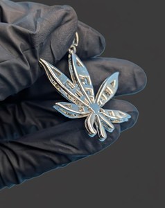 Collier pendentif feuille en moissanite couleur verte en argent sterling 925, style hip-hop glacé, pour rappeurs, idéal pour les soirées. - Product Image 5