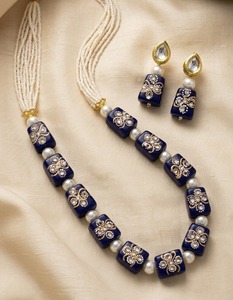 Ensemble de bijoux Mala bleu perlé, collier et boucles d'oreilles en pierres Kundan et perles pour mariage et fête - Product Image 1