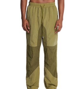 Survêtement en nylon froissé léger à blocs de couleurs haut zippé et ensemble coupe-vent de jogging à manchettes réglables pour hommes - Product Image 3