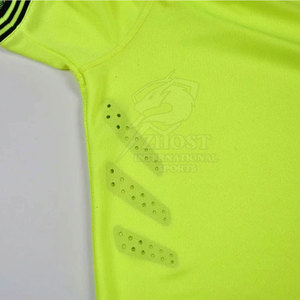 Uniformes de Fútbol al Por Mayor, Diseño Personalizado Disponible, Tela de Alta Calidad, Secado Rápido y Transpirable, Apto para Deportes de Equipo - Product Image 3