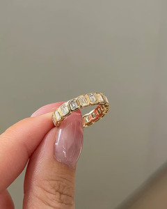 แหวนเพชรทรงเหลี่ยมมรกตเพาะเลี้ยงในห้องปฏิบัติการ ทองคำขาว 14K แบบซ้อนได้ แหวนแต่งงาน ได้รับการรับรองจาก IGI เครื่องประดับหรูหราแบบมินิมอล - Product Image 2