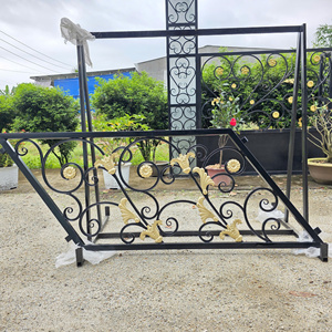 Rampe de balcon en fer forgé de haute qualité pour les maisons – Design extérieur durable, résistant aux intempéries et élégant - Product Image 1
