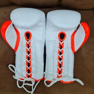Fabrication en usine de gants de boxe sur mesure en cuir de vachette, gants de boxe professionnels à lacets. - Product Image 3