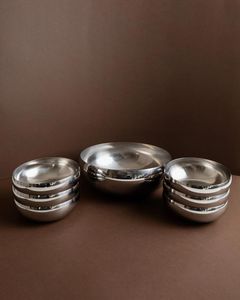 Bol en métal élégant pour accessoires de table à manger - Product Image 1