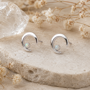 Pendientes Colgantes en Forma de Luna de Ópalo Blanco Creciente, Delicado Diseño de Plata 925 con Gema Blanca, Regalo Especial para las Fiestas - Product Image 3