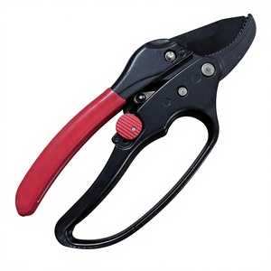 Sécateur de jardin à cliquet robuste SONO G702 pour usage industriel et bricolage |   Lame recouverte de PTFE à bords lisses, poignées ergonomiques en alliage, utilisation sans effort - Product Image 1