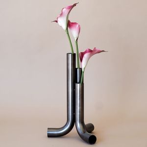 Jarrón moderno de hierro dorado para decoración del hogar y la oficina - Product Image 2