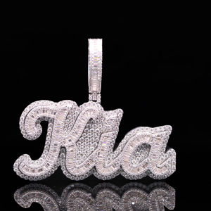 Colgante de Aleación Chapada en Oro Premium con Diamantes CZ Estilo Hip Hop - Product Image 1