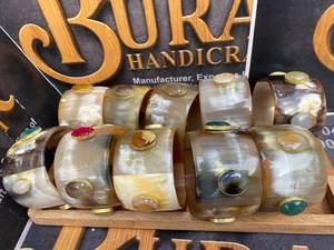 Brazaletes de Cuerno Redondos, Cuerno de Búfalo Natural Pulido, Artículo de Colección Artístico - Product Image 6