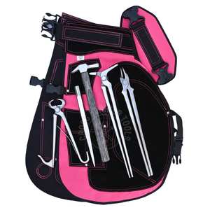 Kit d'outils de ferrage avec tablier de ferrier, pinces à sabots, coupe-crevasses, pince à tête ronde et écarteur de sabots - Product Image 1